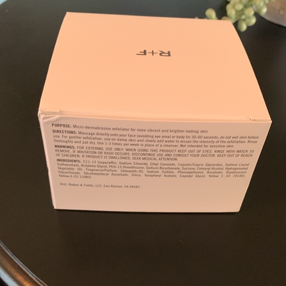 Rodan & Fields - Micro-Dermabrasion paste - Picture 2 of 3